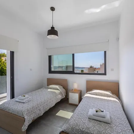 Oniro, Walking Distance To Coral Bay * Peyia