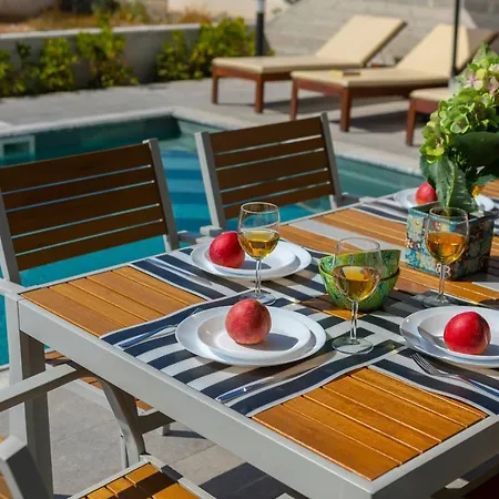 Oniro, Walking Distance To Coral Bay Villa Peyia