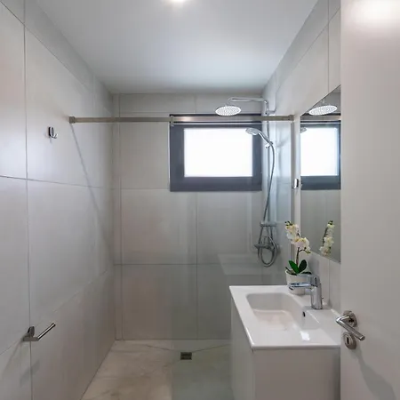 Oniro, Walking Distance To Coral Bay Villa *